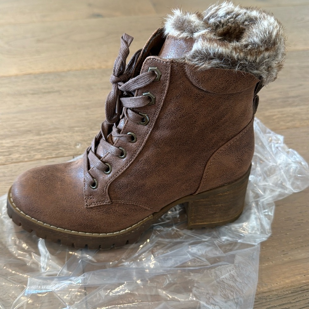 Steve Madden New Women's Brown Fur-Lined Ankle Boots

New in box never worn